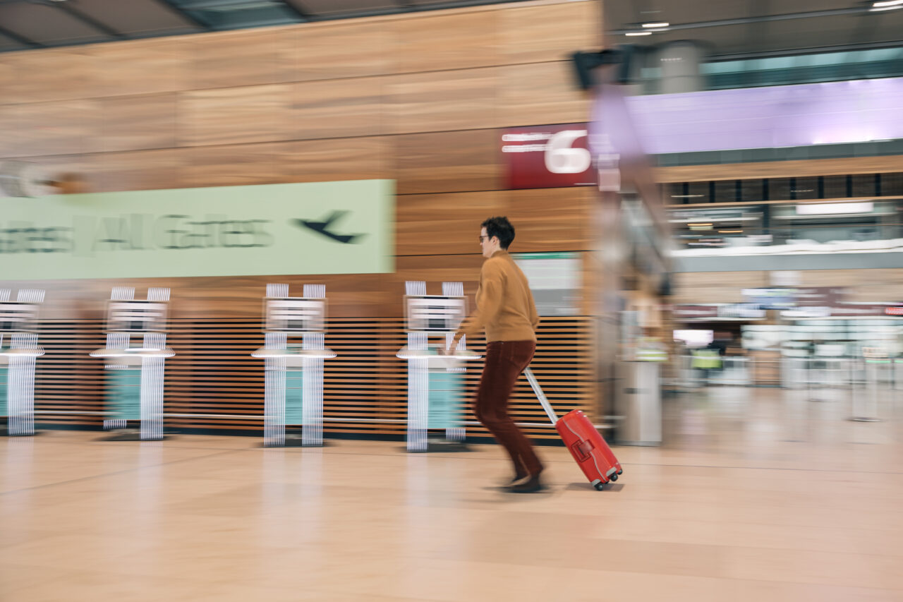 Zboruri suspendate timp de aproximativ două ore la aeroportul din Berlin, după o alertă cu drone
