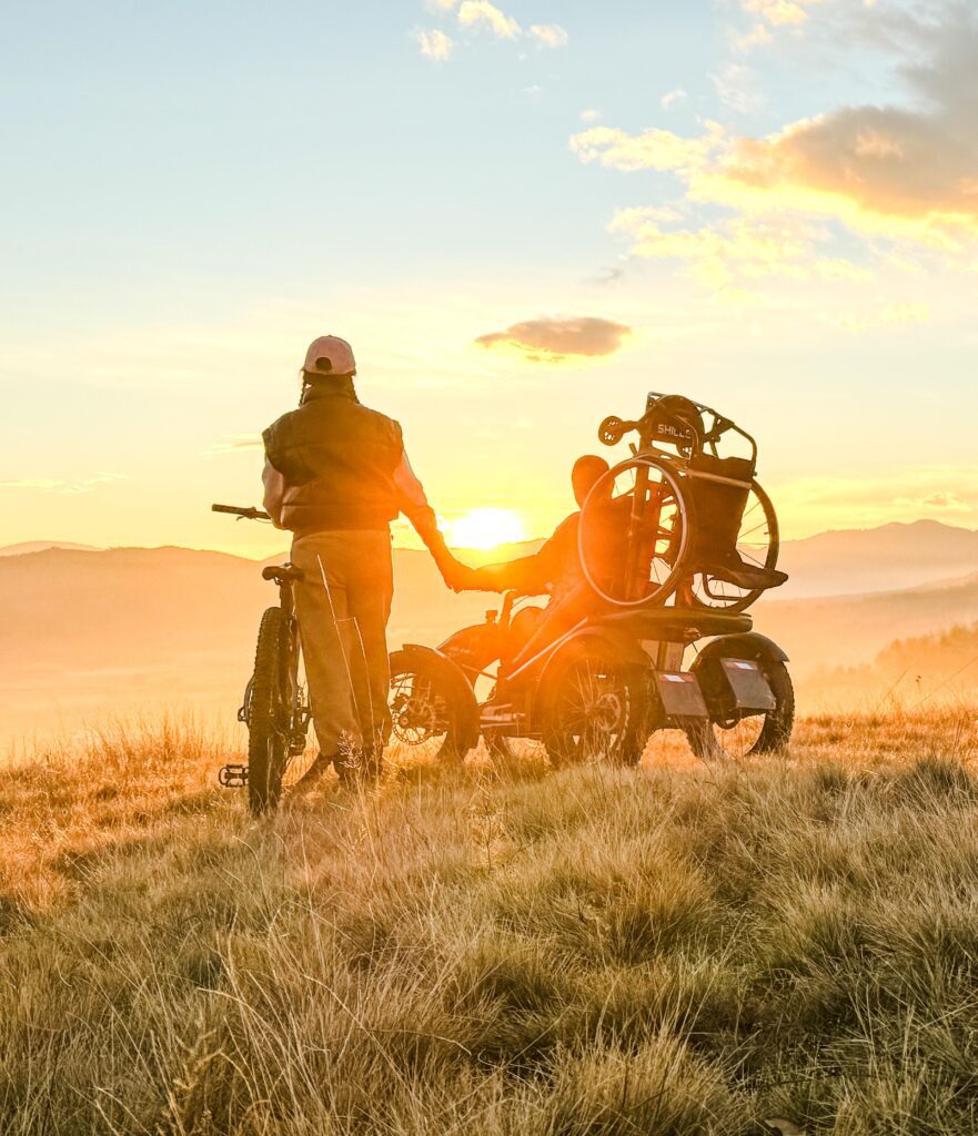 Organizația sportivă care AJUTĂ persoanele cu dizabilități: cum au urcat muntele și au trăit răsăritul de soare