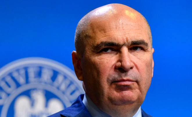 Bolojan nu mai vrea să participe deloc la “Ora Premierului”. Pretinde că nu are timp, dar azi a fost la ședința PNL din… Parlament. Gândul publică invitația trimisă premierului