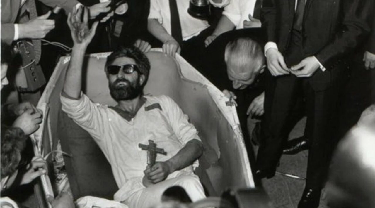 Care este povestea bărbatului care a stat 61 de zile într-un sicriu, îngropat de viu. Credea că acest lucru îl va face faimos și bogat