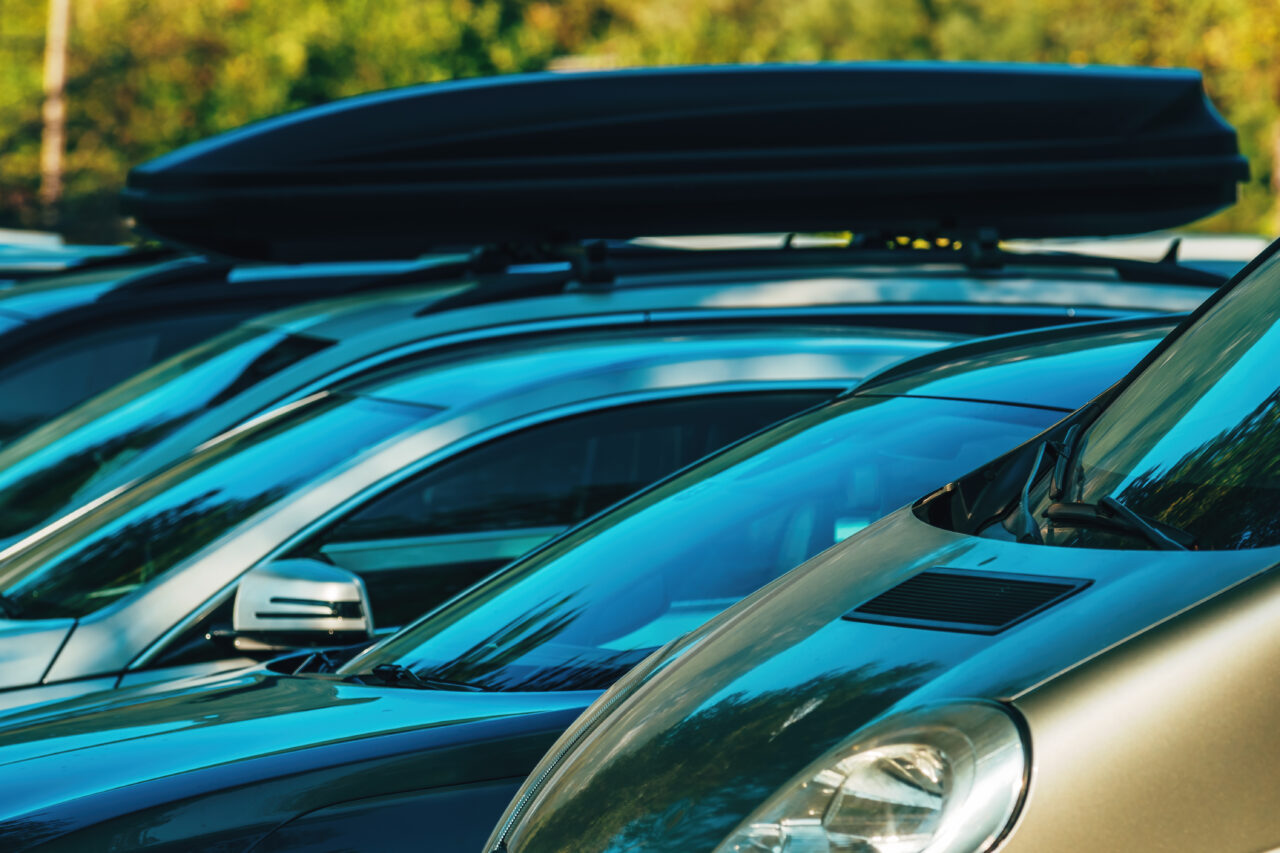 Șoferii români care dețin două mașini vor plăti mai mult pentru polițele obligatorii RCA. Iată de ce