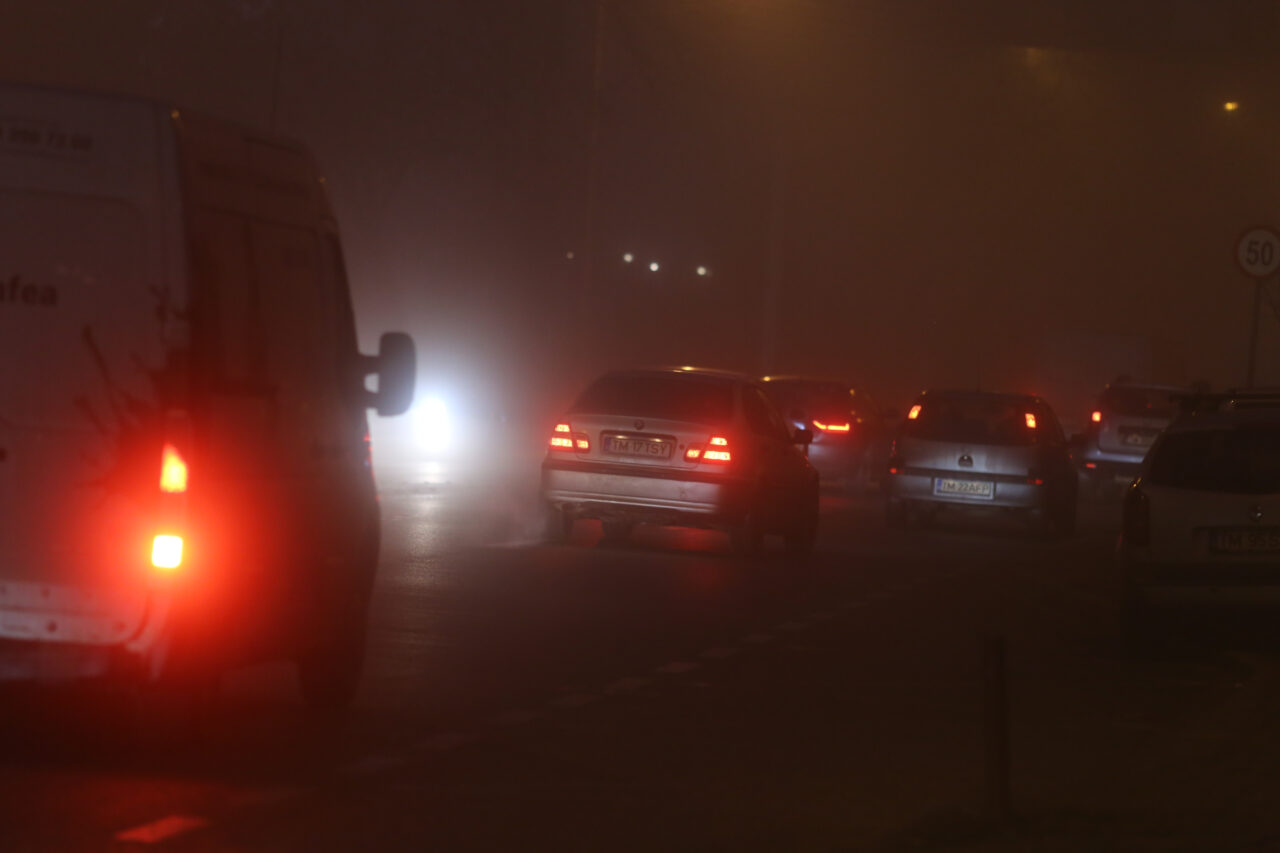 Ceață pe autostrăzile A0, A1, A2 și A7. Vizibilitatea este redusă în 16 județe, anunță centrul INFOTRAFIC