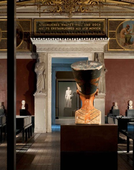 Dup&#259; inaugurarea muzeului de 1 miliard de dolari, Egiptul tureaz&#259; motoarele pentru repatrierea artefactelor. G&acirc;ndul prezint&#259; b&#259;t&#259;lia pentru Nefertiti. Nilul &icirc;&#537;i cere regina &icirc;napoi