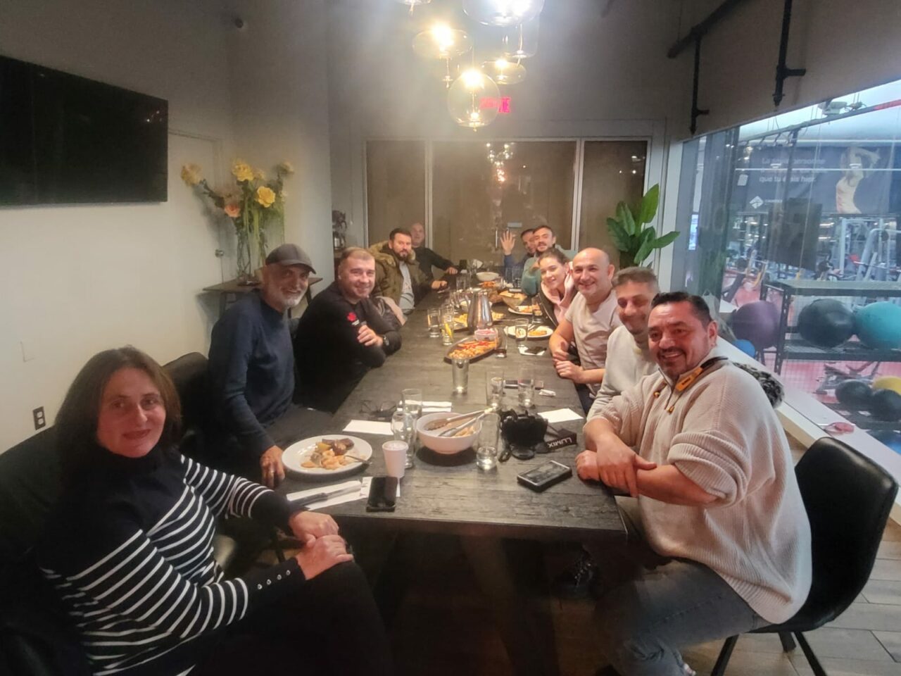 Damian Drăghici va concerta la Montreal! Până atunci l-a vizitat pe fostul pugilist Lucian Bute