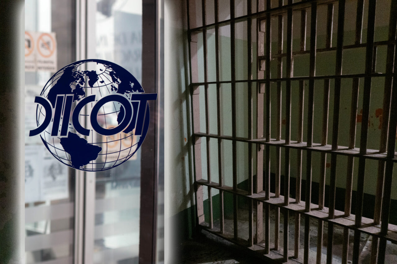 Droguri impregnate în hârtie, introduse în penitenciar prin corespondență, în județul Brașov. Ce transmite DIICOT în urma perchezițiilor