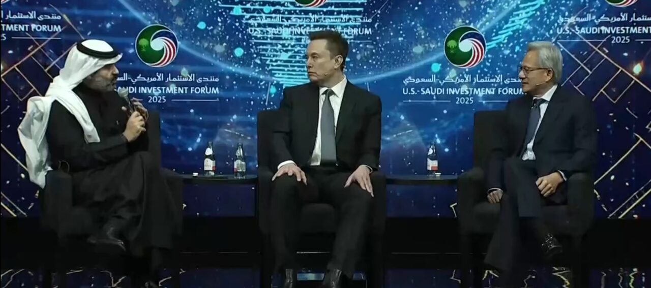 Donald Trump a participat la forumul de investiții SUA-Arabia Saudită, unde Elon Musk și șeful Nvidia unde au discutat despre viitorul AI