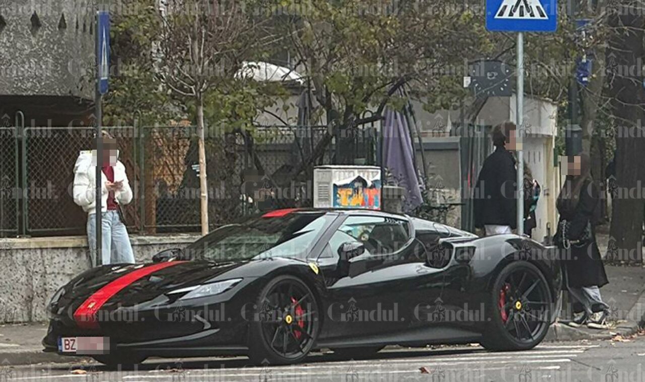 Imagini sfidătoare în Capitală. Un Ferrari, de jumătate de milion de euro, a fost parcat ostentativ, pe toată lățimea unei treceri de pietoni. Cui aparține bolidul