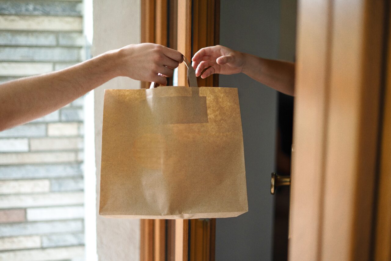 Frauda prin care un bărbat a beneficiat de peste 1.000 de mese gratuite timp de 2 ani. „Nu m-am putut opri”