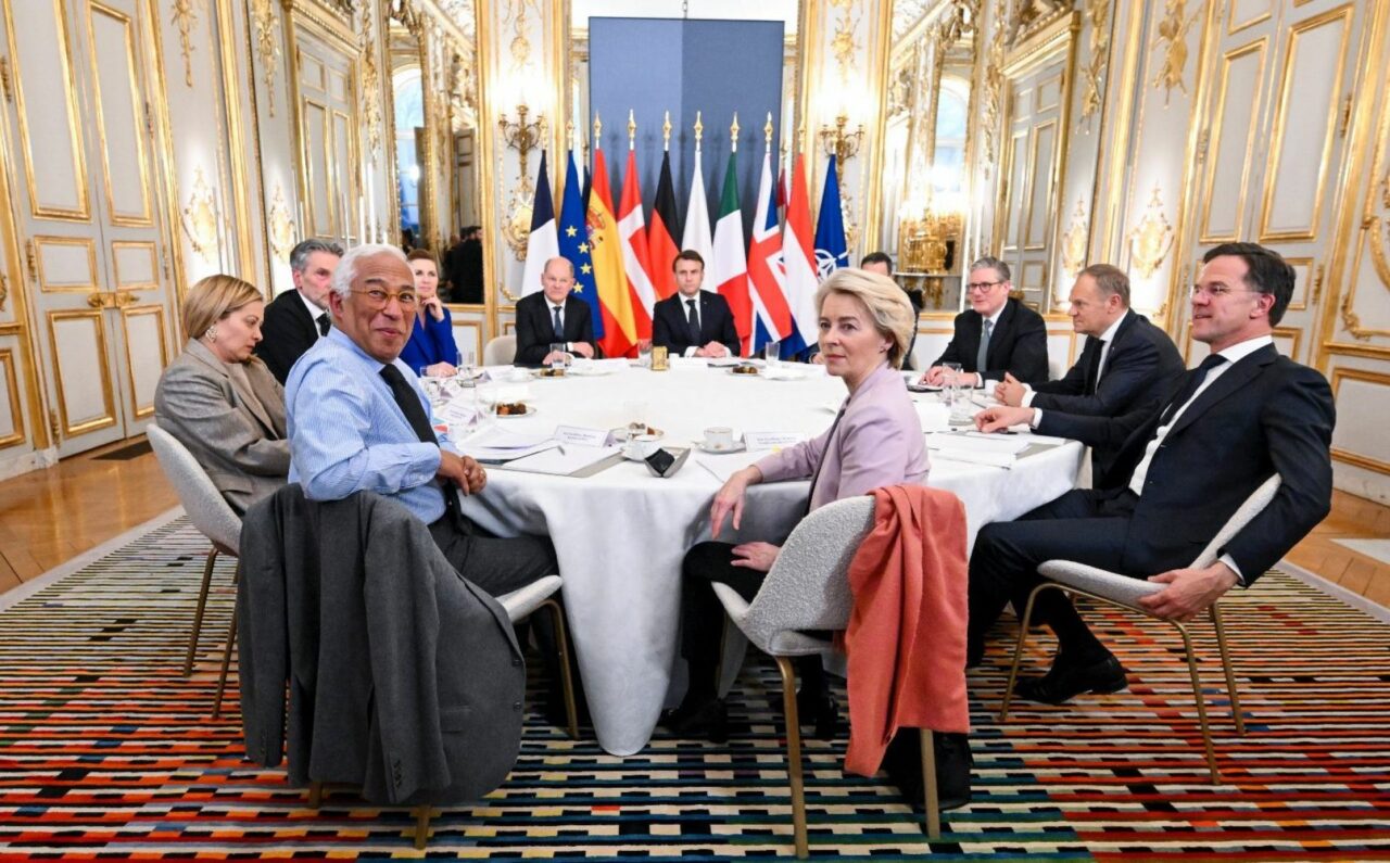 Liderii europeni se întâlnesc din nou să discute varianta lor de plan de pace pentru Ucraina. Macron anunță că nu vor fi trimise trupe pe front