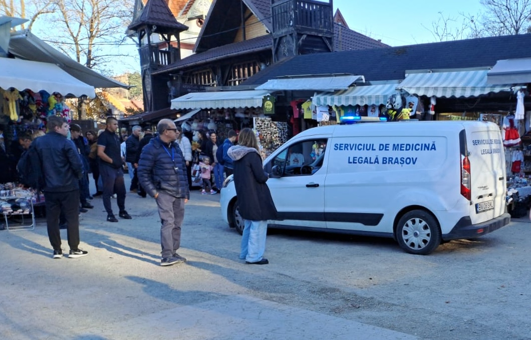 Un turist italian a murit chiar în incinta Castelului Bran. Medicii nu au mai putut face nimic pentru a-l salva