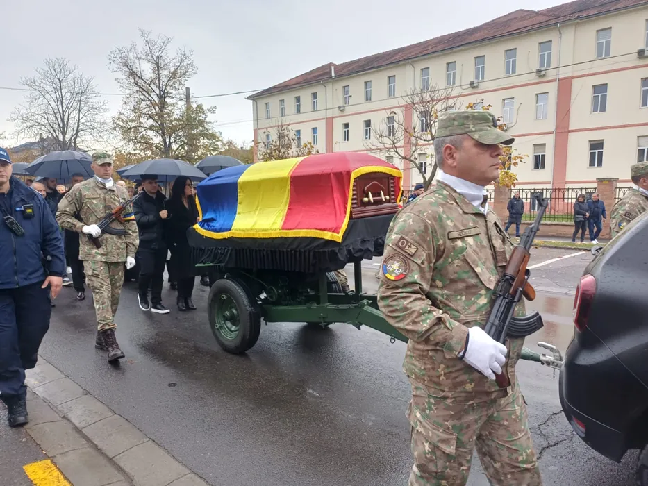 Emeric Ienei, condus pe ultimul drum. Ce personalități au paticipat la înmormântarea legendei