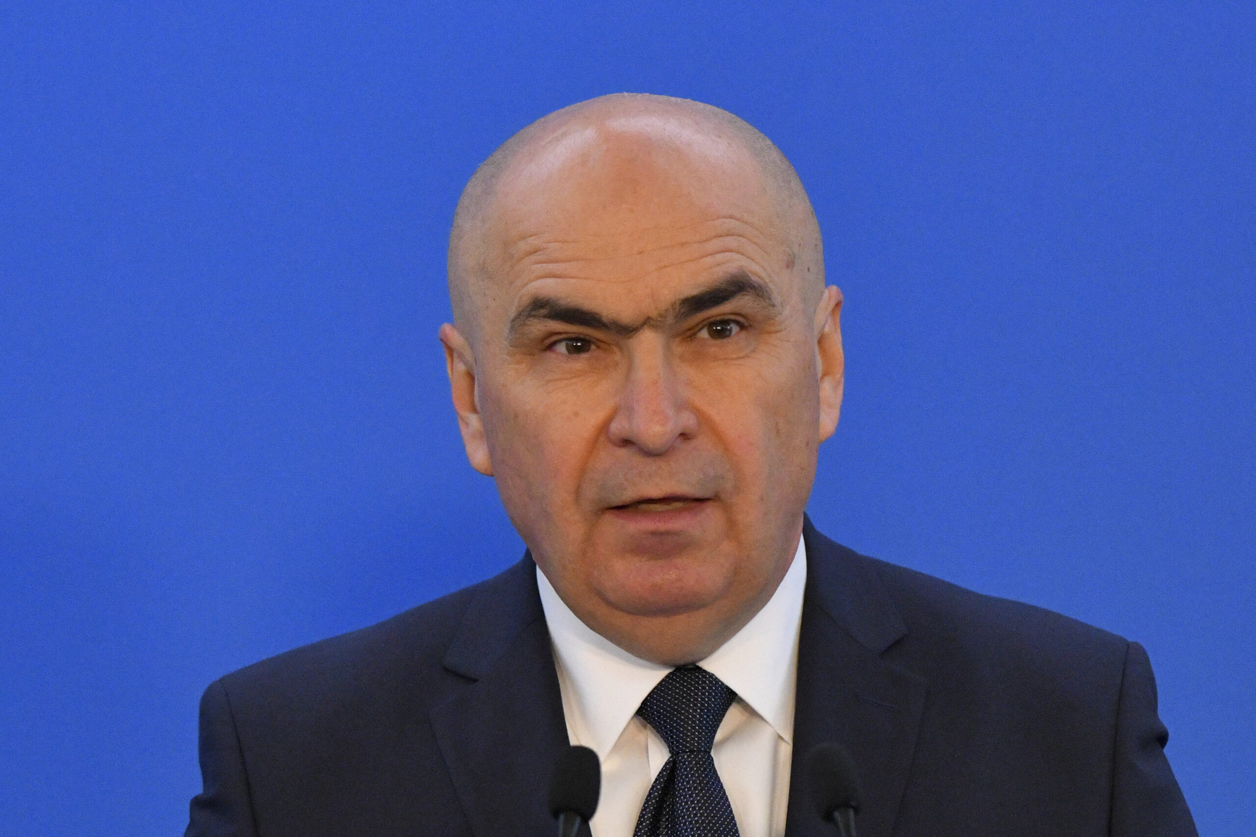 Angajaţii de la Guvern îi cer lui Bolojan să înceteze "practica toxică"