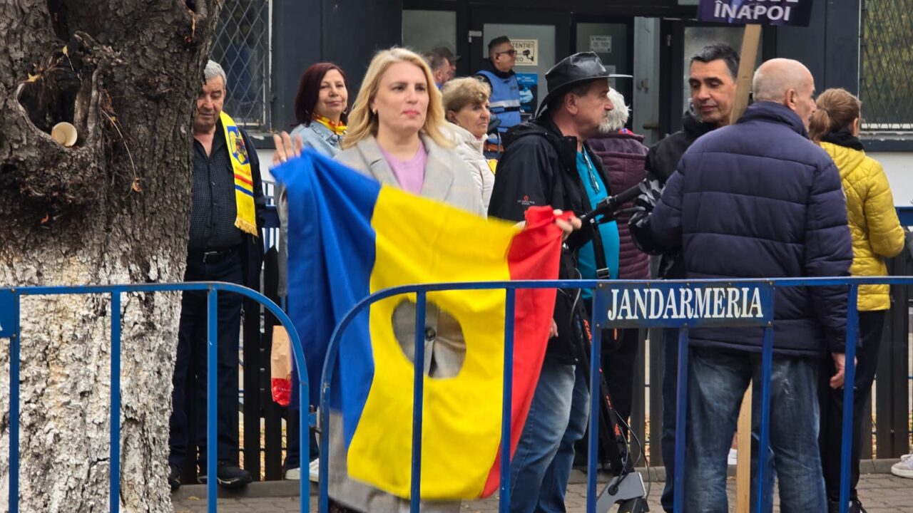 Zi decisivă pentru Călin Georgescu. Astăzi începe al doilea dosar trimis în judecată de procurori, o mulțime de oameni s-a strâns la Curtea de Apel