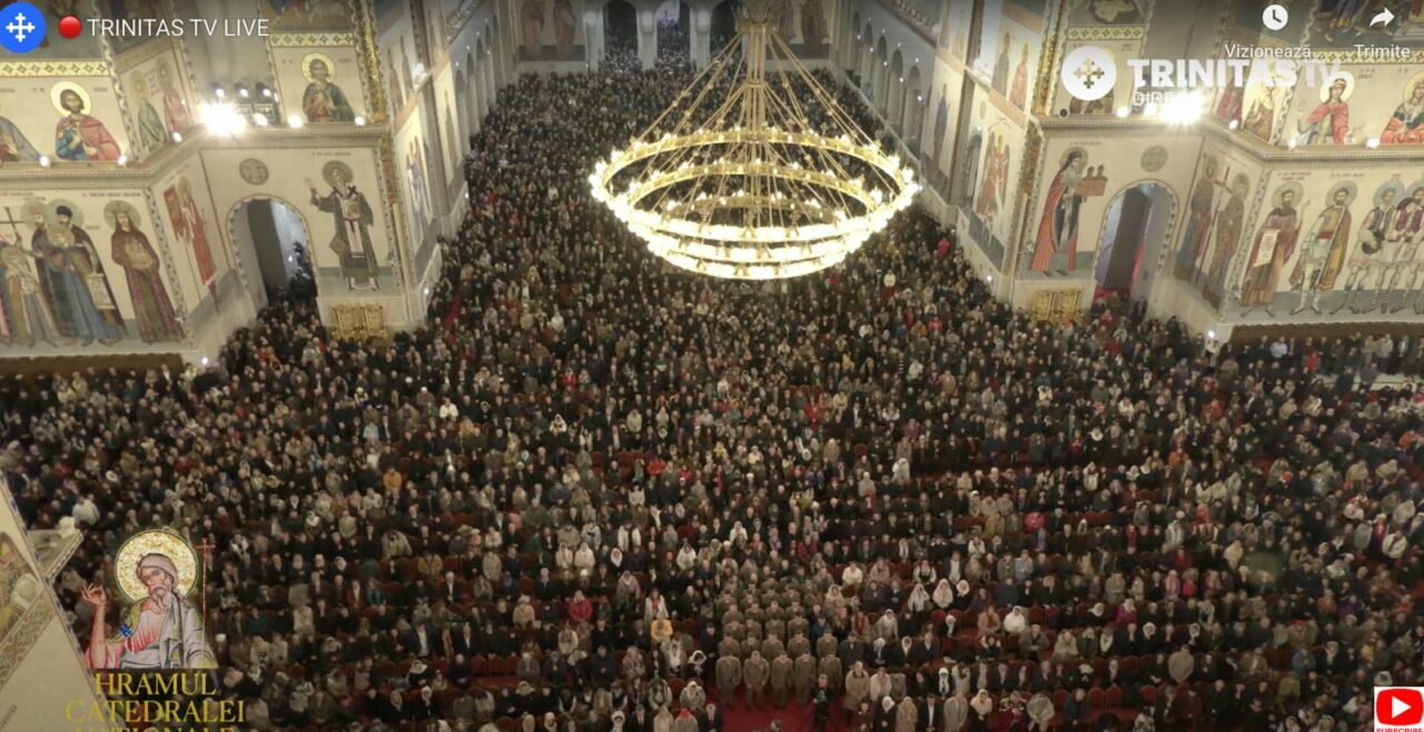 Mii de români s-au înghesuit în Catedrala Mântuirii Neamului de Sfântul Andrei, Ocrotitorul României. Imagini spectaculoase de la slujbă