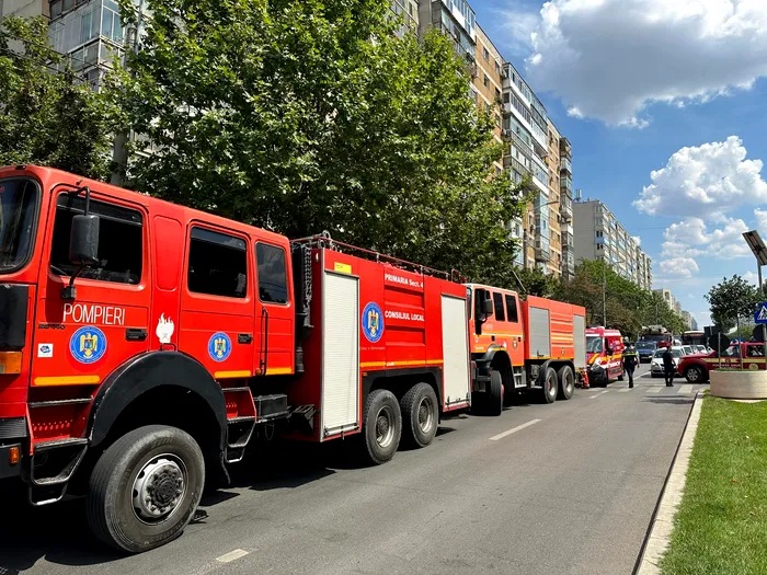 Intervenție de urgență. 20 de persoane au fost evacuate dintr-un bloc aflat în cartierul Dristor din Capitală, după ce o țeavă de gaze a fost avariată