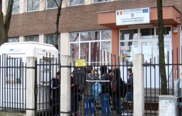 Liceul Theodor Pallady din București a fost evacuat din cauza mirosului de gaze