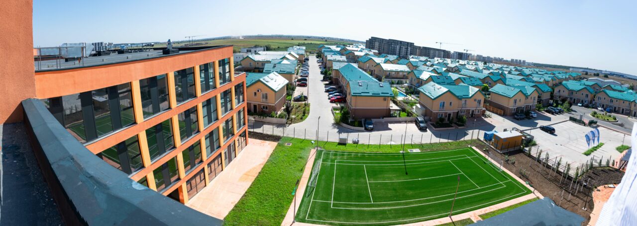 Cum îi asiguri copilului acces la educație de top fără să traversezi orașul?