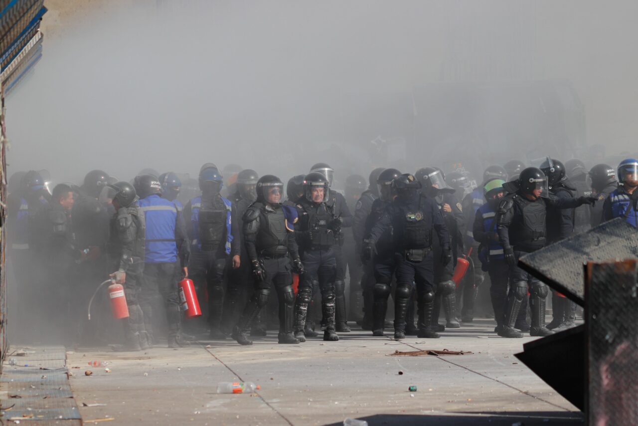 Proteste uriașe și violențe în Mexic. Generația Z vrea să dea jos Președintele. Lidera țării acuză opoziția de utilizarea boților pentru a inflama