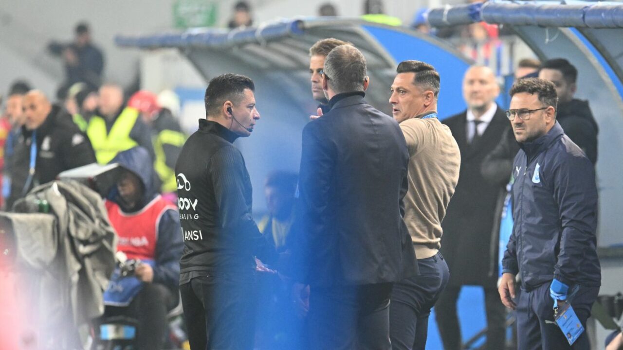 Mirel Rădoi nu a mai stat să se termine meciul Universitatea Craiova – Rapid și a PLECAT la vestiare. Cum explică gestul incredibil