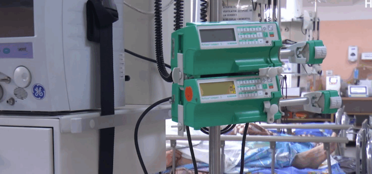 Un pacient a murit în curtea Spitalului Județean Târgu Jiu. Bărbatul a fost plimbat ore în șir cu ambulanța între secții