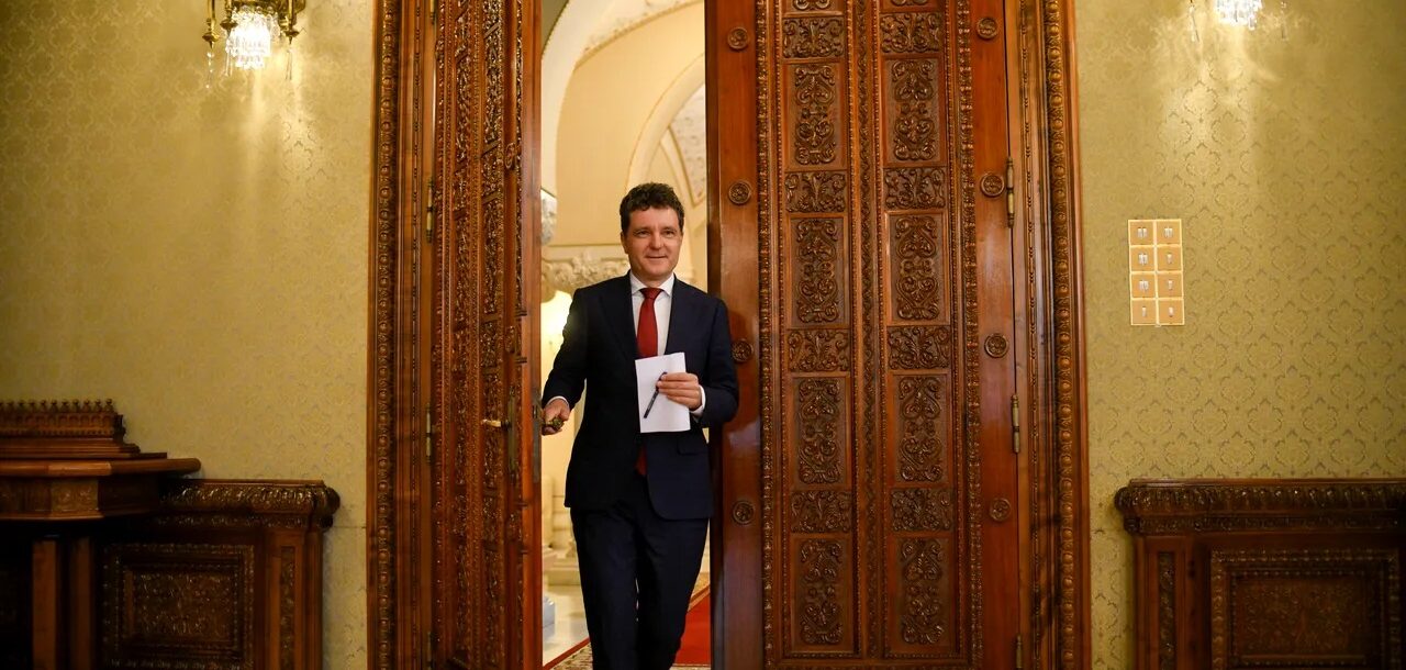 Nicușor Dan minimalizează gafele prin care s-a remarcat și spune că e mult mai relaxat de când e președinte: dacă aș vrea să dorm la Cotroceni, probabil că aș putea