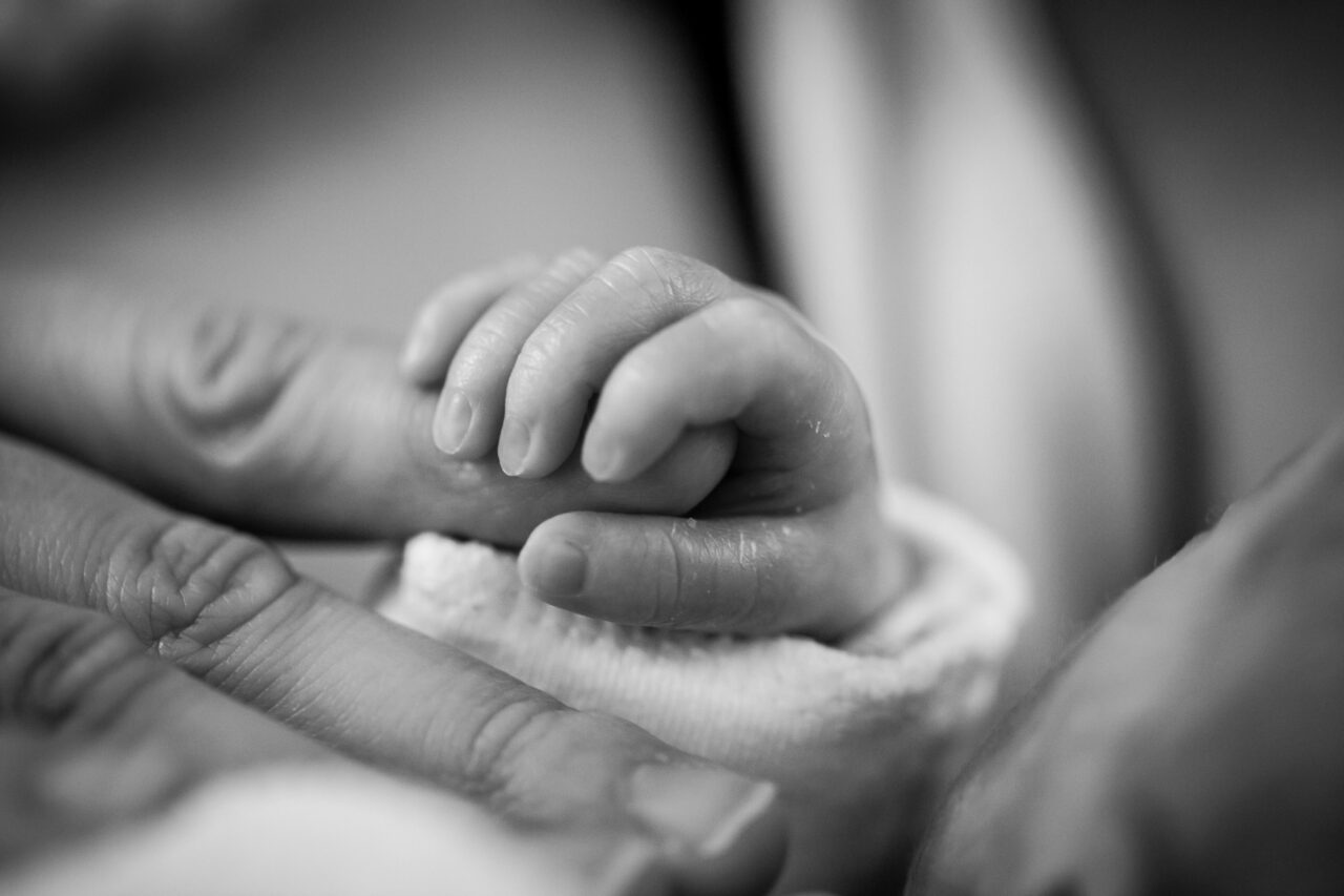 Minune medicală. Medicii din Germania au salvat o fetiță născută prematur, la doar 300 de grame. Cum a decurs tot procesul