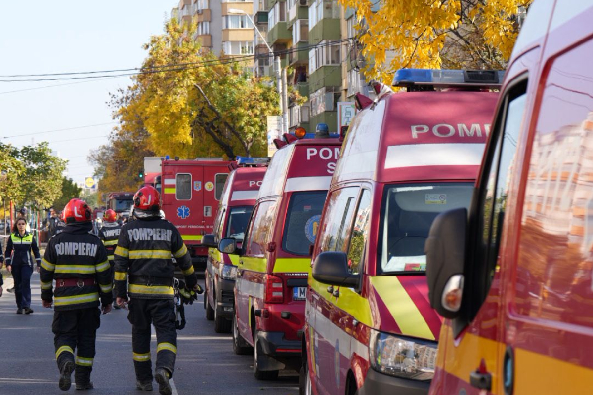 Evacuare de urgență în Zalău, după ce s-a semnalat un miros puternic de GAZ într-un bloc cu 10 etaje. 27 de locatari, evacuați de urgență