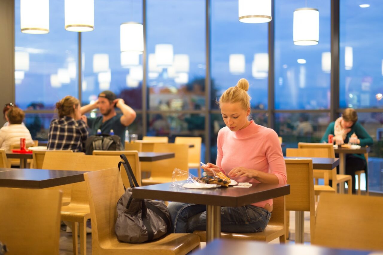 Prețuri de LUX la Aeroportul Otopeni. O pizza costă mai mult decât în Londra, Roma sau Madrid: „Plătești ca în Dubai, dar mănânci ca la gară”