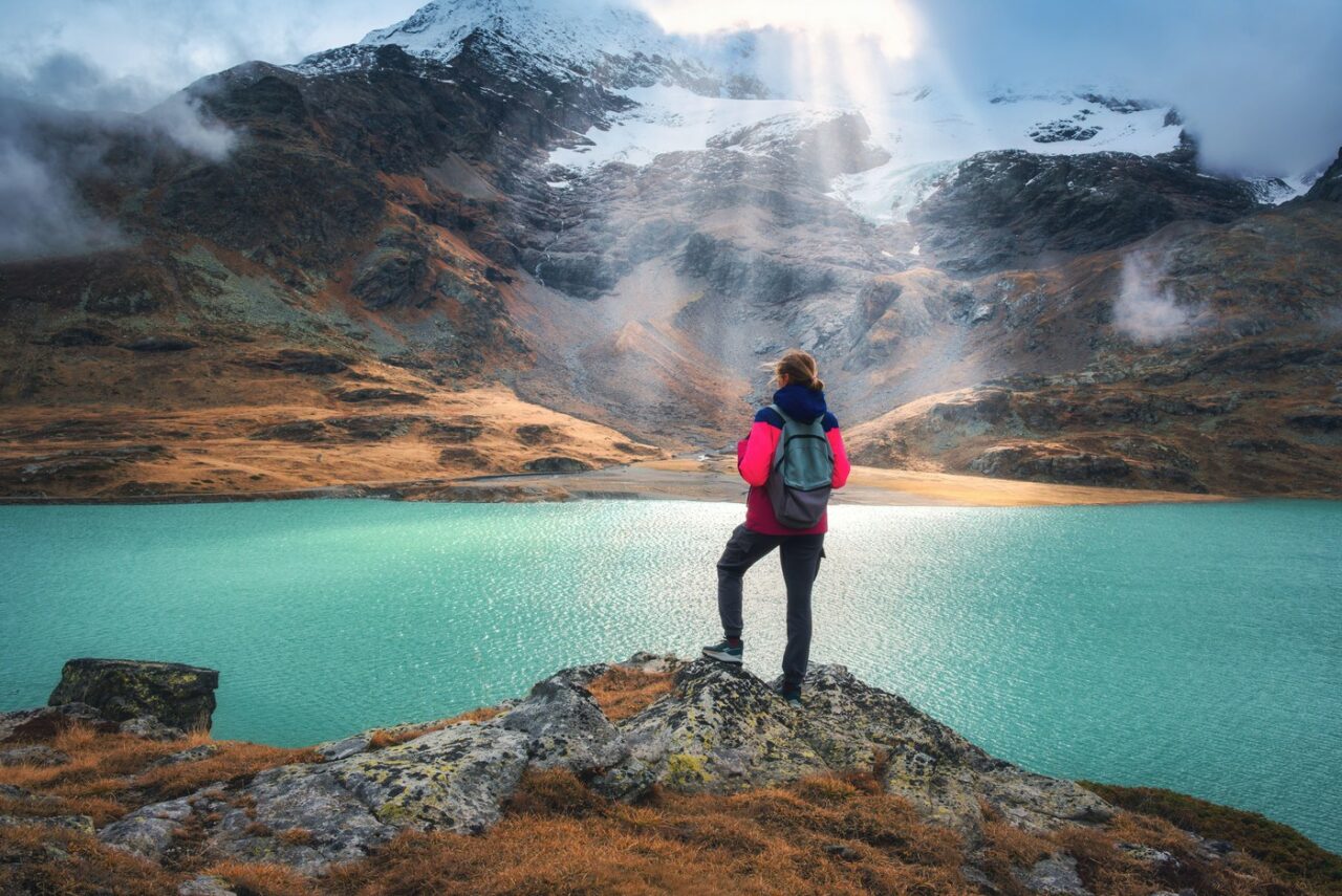 Povestea Jessicăi Guo, prima femeie care a parcurs pe jos 5.600 km prin munți din SUA până în Canada. A renunțat la jobul corporatist pentru libertate