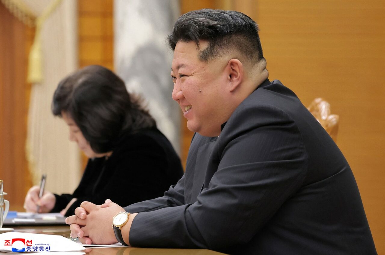 Lux occidental pentru cercul lui Kim Jong-Un, sărăcie extremă pentru nord-coreeni. Elitele își cumpără CHANEL și haine de blană care costă cât o casă