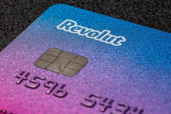 Revolut a început să blocheze conturile rușilor și belarușilor. Banca online se conformează ultimului pachet de sancțiuni al UE