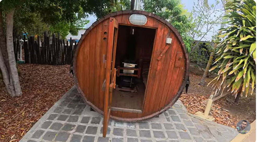 Radu Mazăre, fostul primar al Constanței, a adus elemente TRADIȚIONALE din România în resortul său exotic din Madagascar. Cum arată sauna din complexul de 4 stele