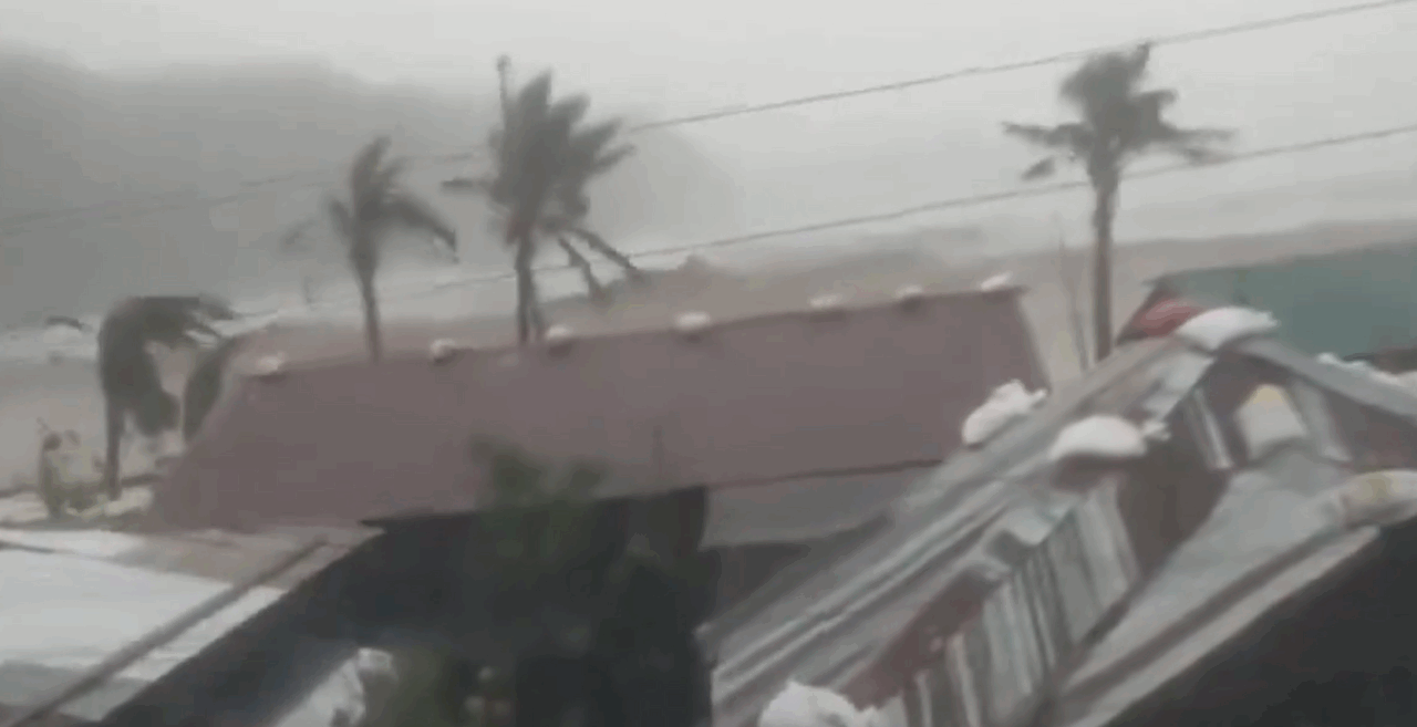 Super-taifunul Fung-wong face ravagii în Filipine. Peste un milion de oameni au fost evacuați. Sate întregi au fost înghițite de ape