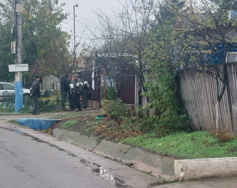 Imagini de la înmormântarea femeii din Teleorman, ucisă de fostul soț. Primarul comunei: „Îi cunoșteam, erau niște apropiați ai mei”