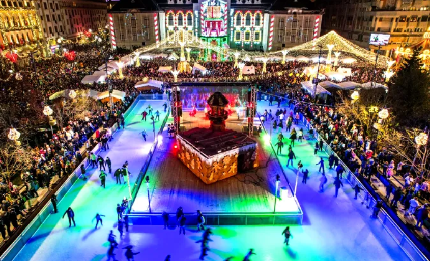 Cât plătești pentru o zi la Târgul de Crăciun din Craiova, dacă vii din București sau Ploiești. Calcul pentru o familie