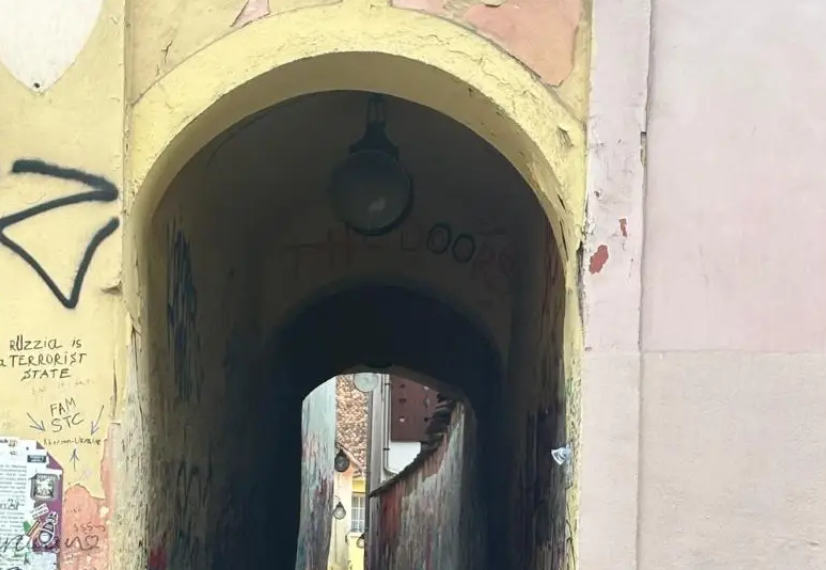 Strada Sforii, celebră în Brașov, închisă temporar din motive de siguranță