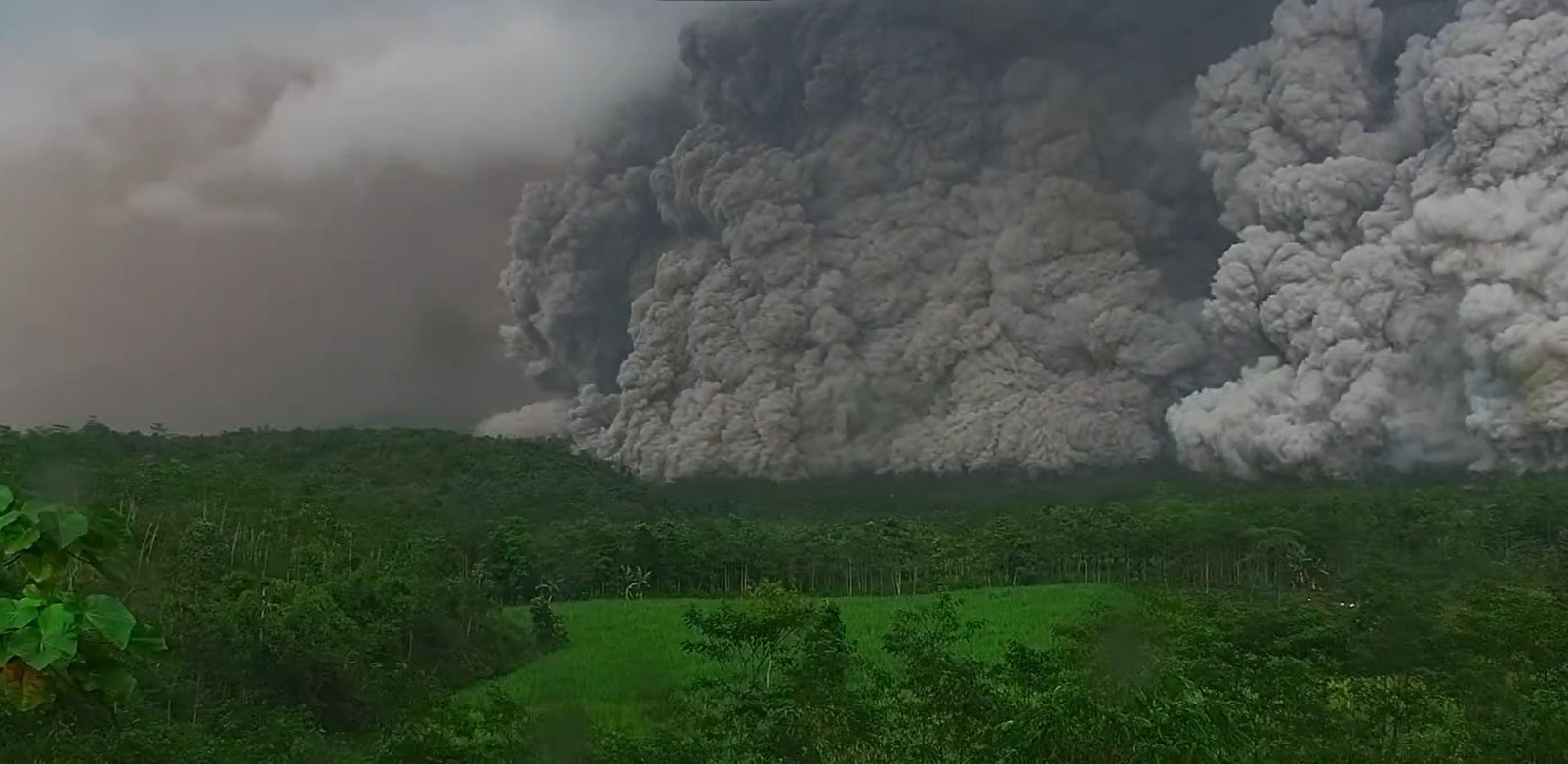Alertă după erupția vulcanului Semeru, Java