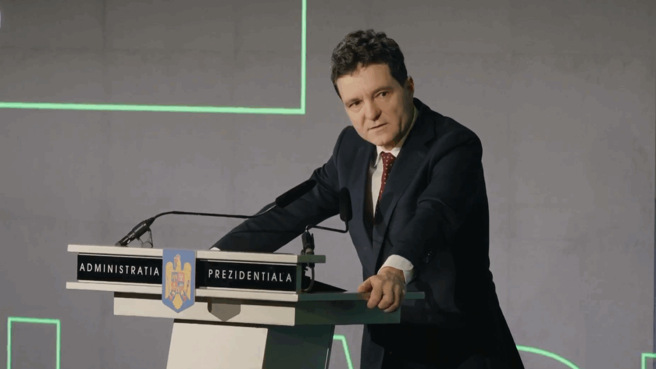În timp ce dronele „se plimbă” prin România, Nicușor Dan vorbește despre digitalizare