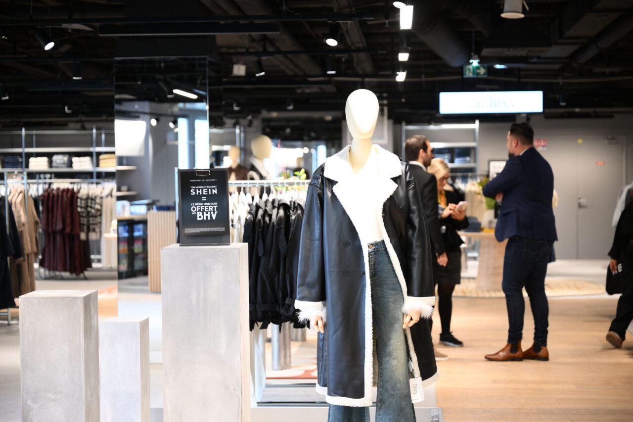 Premierul francez lansează procedura de suspendare a site-ului Shein pentru comercializare de păpuși sexuale cu înfățișare infantilă și arme