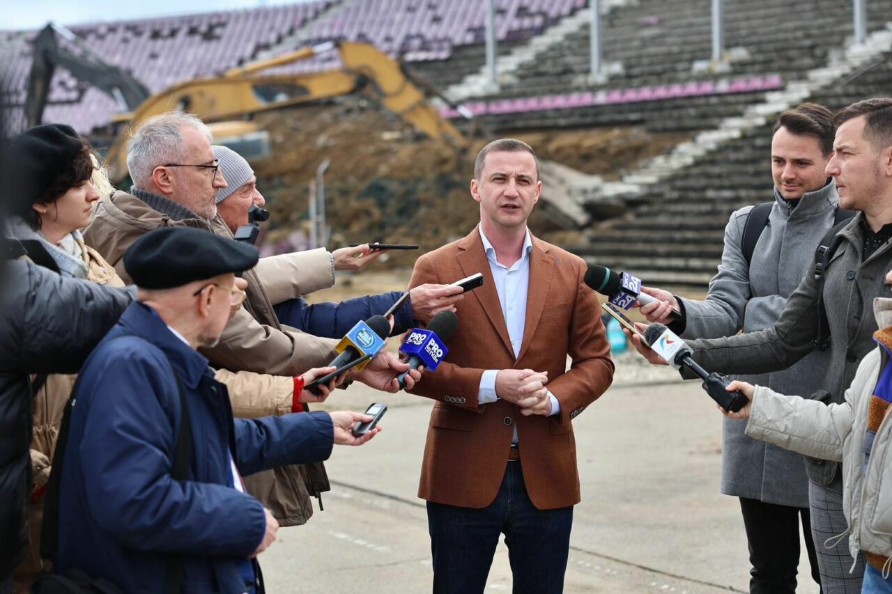 Decizie în cazul STADIONULUI de 130.000.000 de euro din Timișoara. Alfred Simonis: „Mergem înainte. Până în ianuarie dăm ordinul”