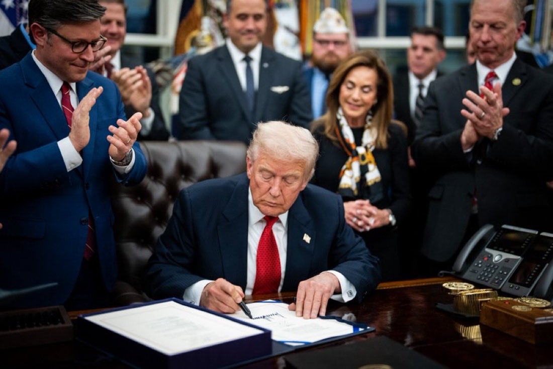 Donald Trump a semnat legea care pune capăt celui mai mare blocaj guvernamental din istoria SUA