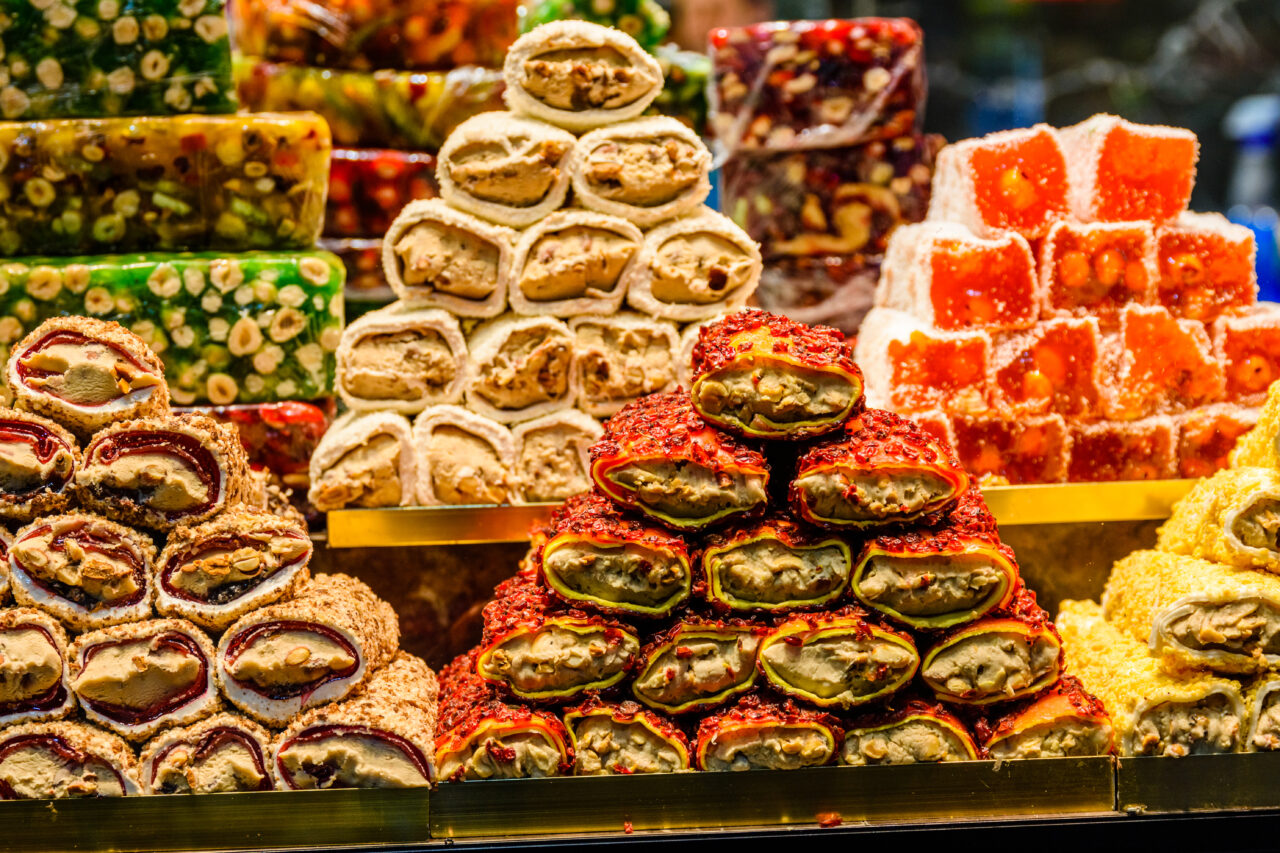 Vacanță transformată în tragedie: o turistă din Germania și cei doi copii au murit după ce au mâncat de la vânzătorii stradali, la Istanbul