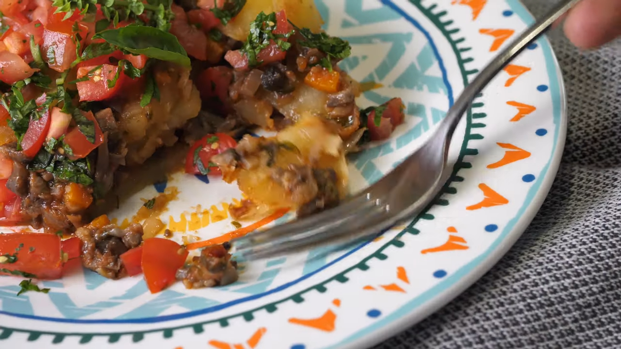 Rețetă de post. Cum se pregătește musacaua de cartofi și ciuperci