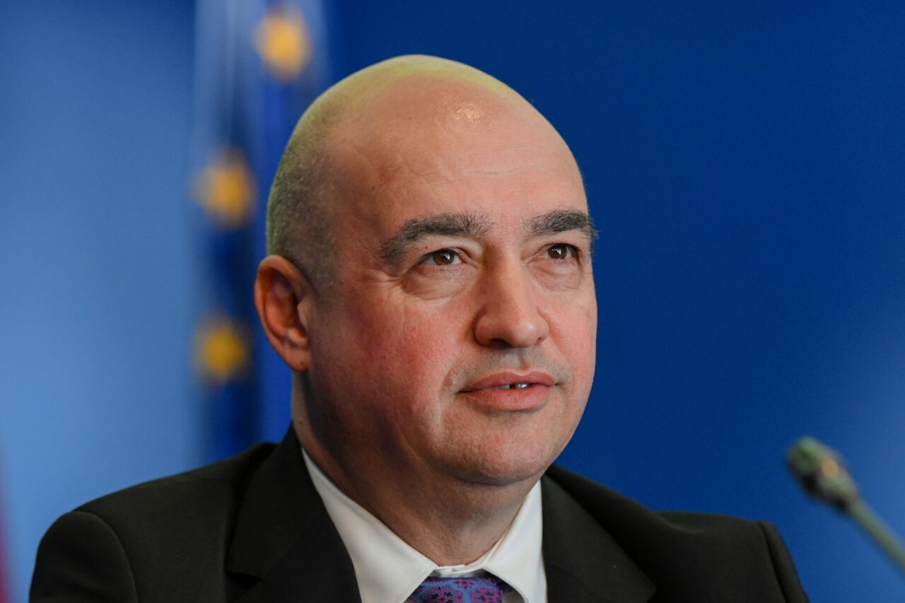 DNA: Șeful PNL Vaslui – pus sub control judiciar în dosarul generalilor rezerviști. Alți 4 reținuți sunt în dosar. Liberalii l-au suspendat pe șeful din Vaslui al partidului după ce procurorii l-au pus sub măsură preventivă