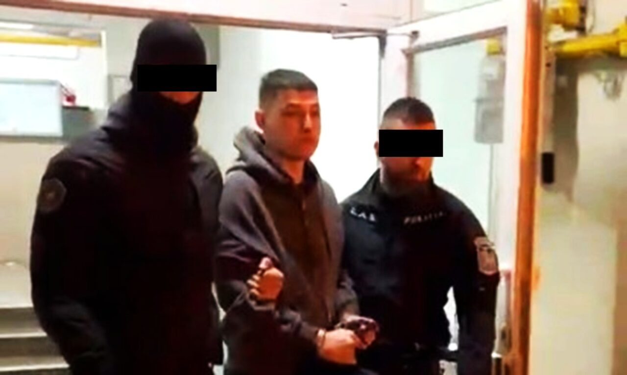 Ferocitate ieșită din comun pe o stradă din București. Un bărbat a fost ÎNJUNGHIAT de 33 de ori. Cine este agresorul