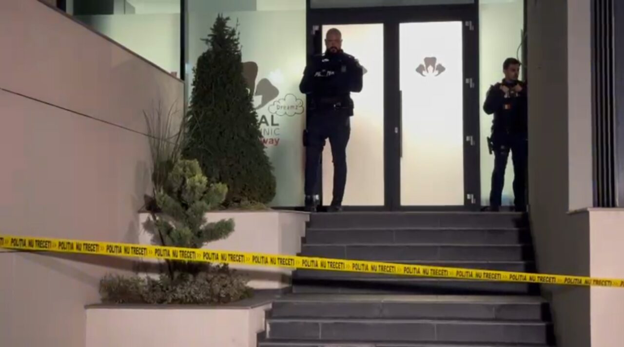 Cazul fetiței de doi ani care a murit la stomatolog. Avocatul clinicii:Sediul avea aviz de funcţionare. Autorizaţia sanitară era în curs de finalizare