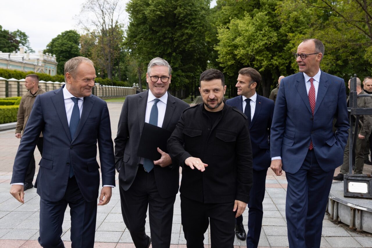 Europa vrea să-l convingă pe Volodimir Zelenski să nu fie de acord cu retragerea trupelor din Donbas