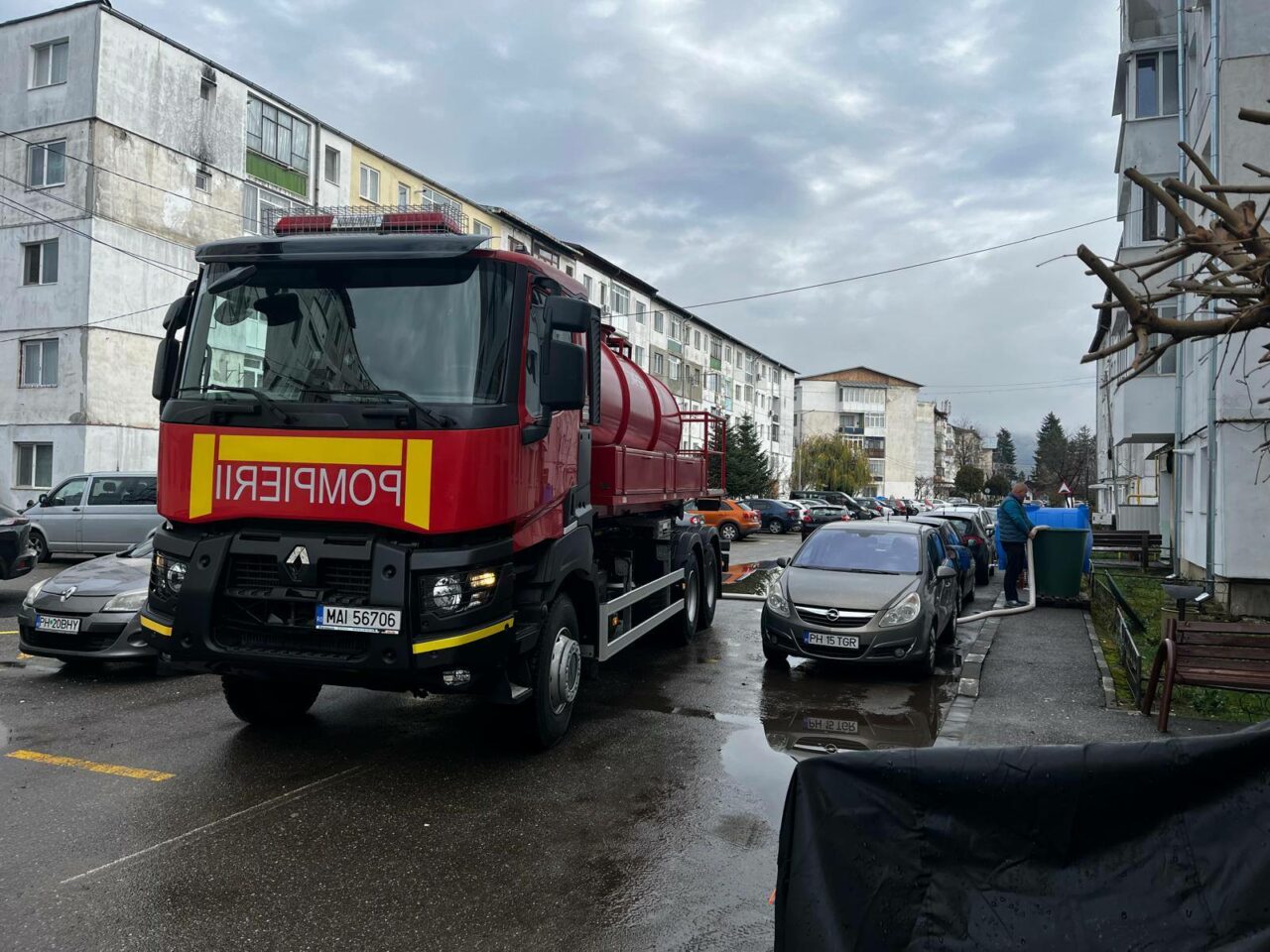 Criza apei din Prahova și Dâmbovița continuă. Pompierii distribuie apă menajeră în mai multe locații