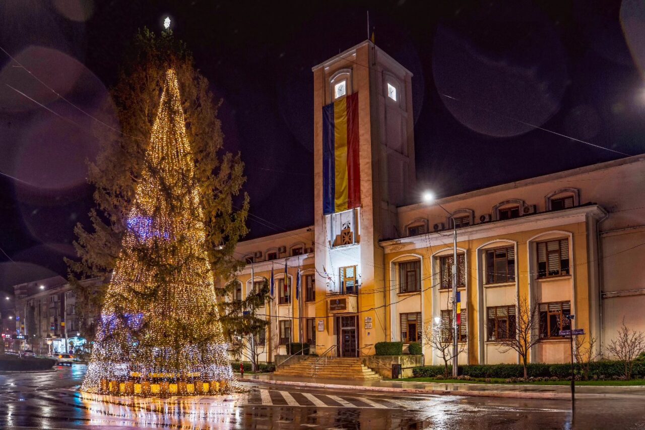 Bradul de Crăciun din Bârlad, motiv de glume pe internet