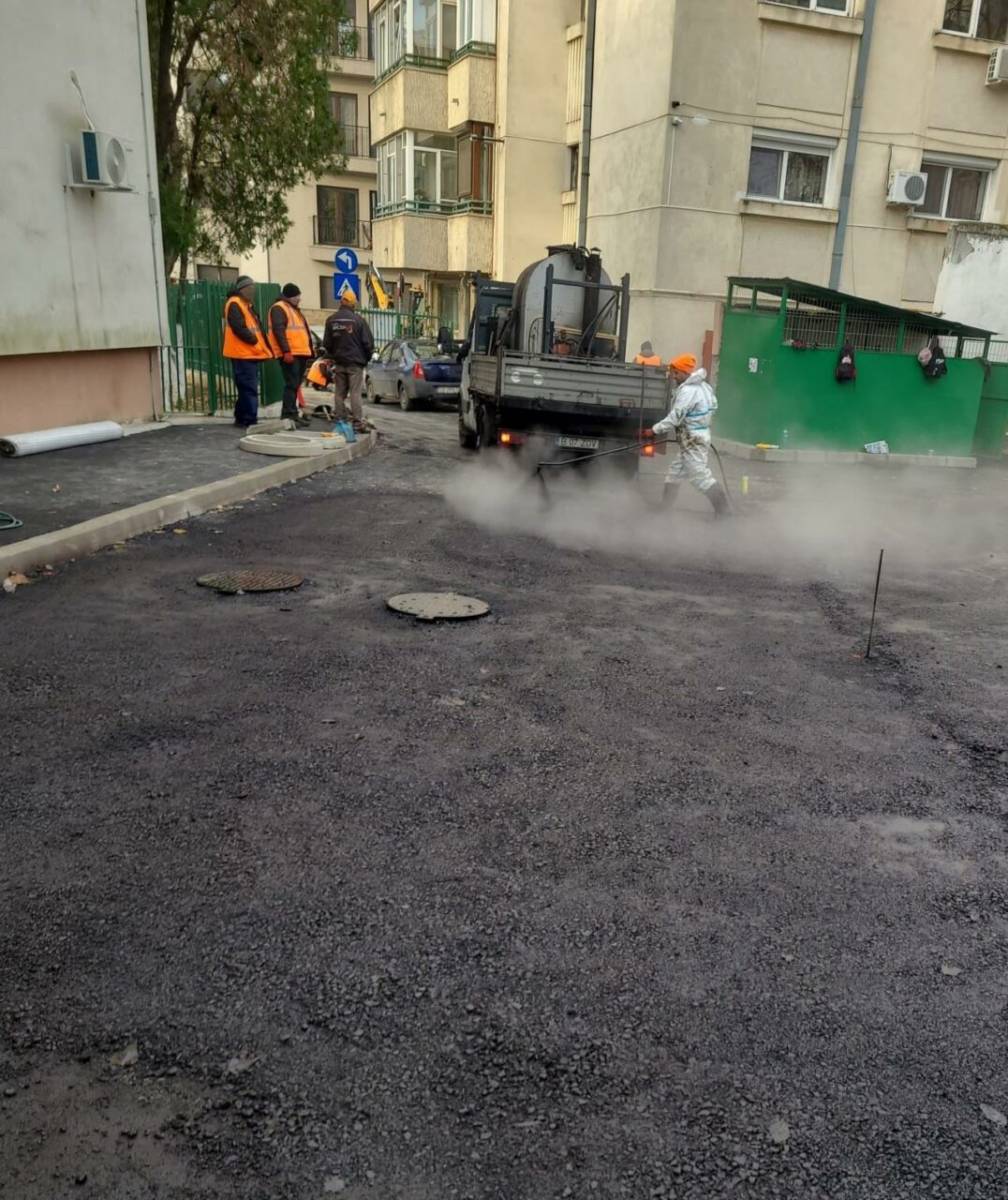 (P) Infrastructură 5: Intervenție de modernizare la Grădinița nr. 268: curtea și trotuarele au fost reamenajate pentru siguranța copiilor